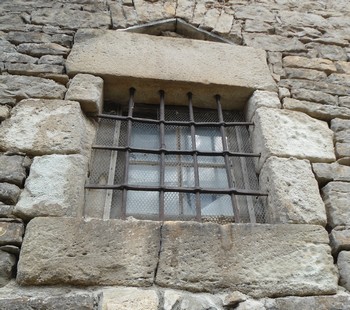 Saint Rome de Tarn 12490 remparts fenêtre